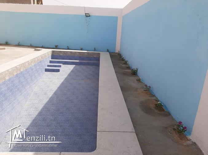 Villa + Piscine + puits artésien +terrain