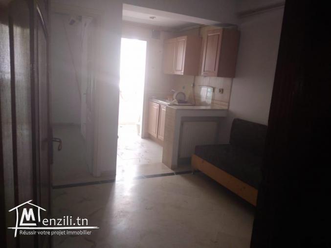 A vendre un appartement S+1 à cité el wahat aouina