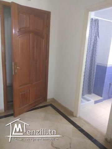 A vendre un appartement S+1 à cité el wahat aouina