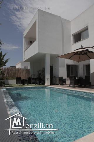 A Vendre villa s5 avec piscine et jardin à La Marsa