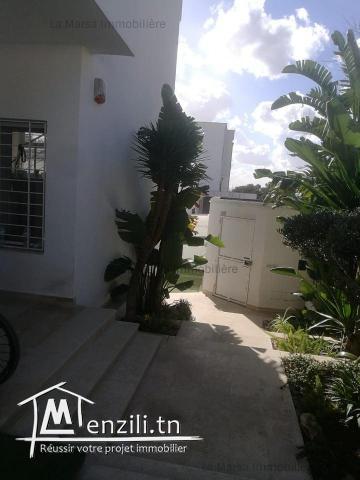A Vendre villa s5 avec piscine et jardin à La Marsa