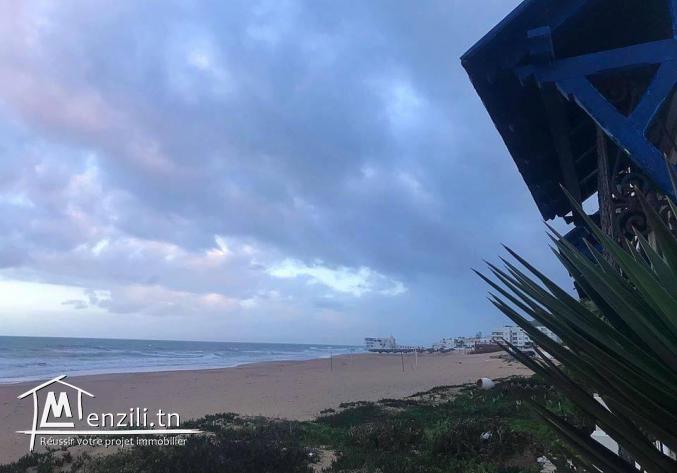 A Louer un rdc s2 meublé pieds dans l'eau à Marsa Cube