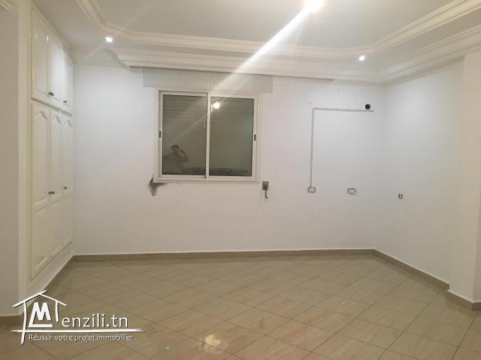 Maison de 2 étages à Kelibia