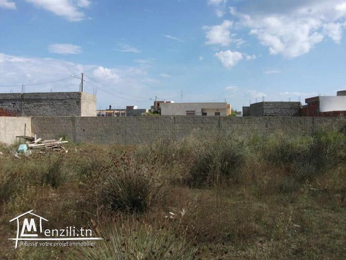 Terrain clôturé très bel emplacement-Quartier calme et résidentiel.