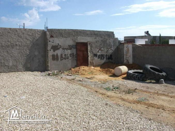 Terrain clôturé très bel emplacement-Quartier calme et résidentiel.