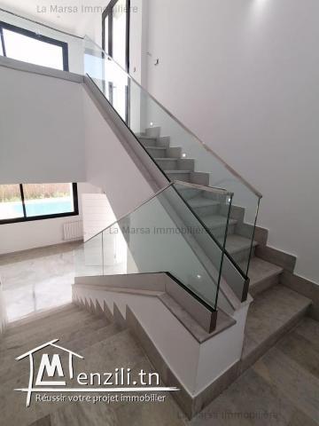 A Vendre villa s4 avec piscine et jardin à La Soukra