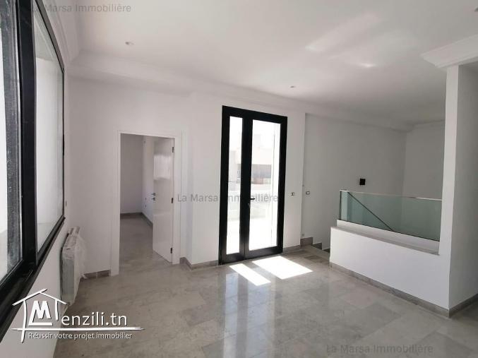 A Vendre villa s4 avec piscine et jardin à La Soukra