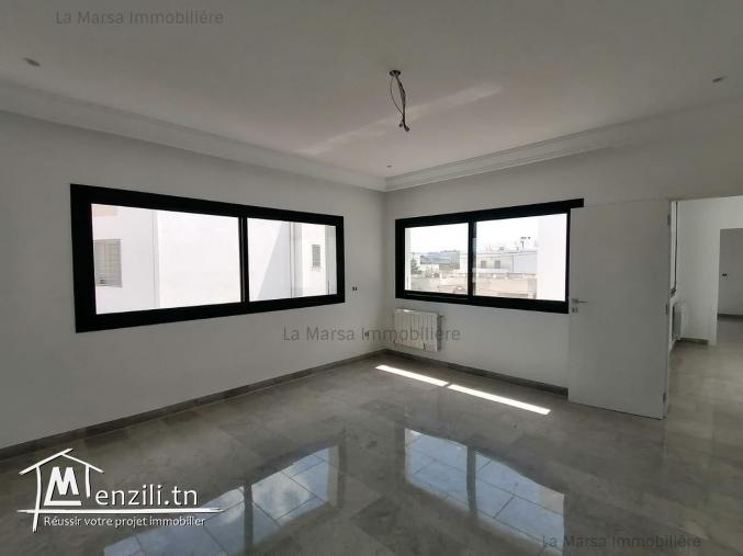 A Vendre villa s4 avec piscine et jardin à La Soukra