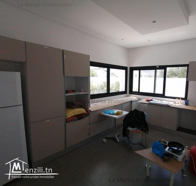 A Vendre villa s4 avec piscine et jardin à La Soukra