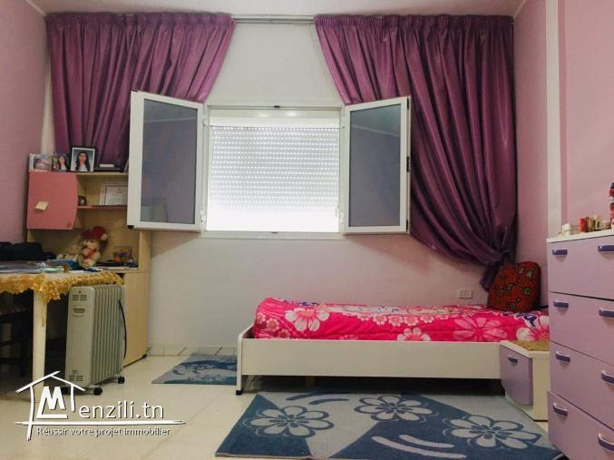 منزل للبيع بحي الزهور ذو طابقين