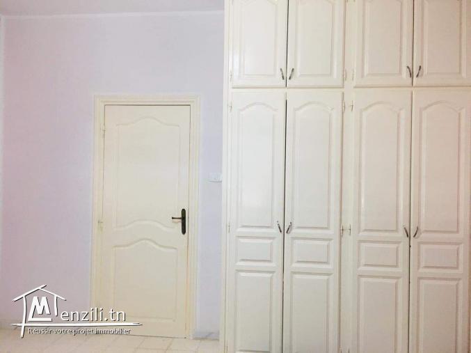 منزل للبيع بحي الزهور ذو طابقين