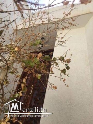 منزل للبيع بحي الزهور ذو طابقين