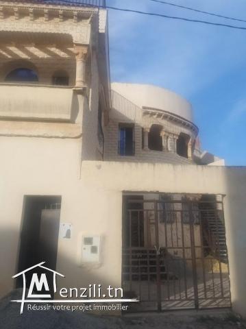 A Vendre maison à 2 étages à Jardin D'El Menzah 1