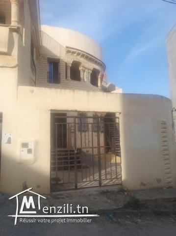 A Vendre maison à 2 étages à Jardin D'El Menzah 1
