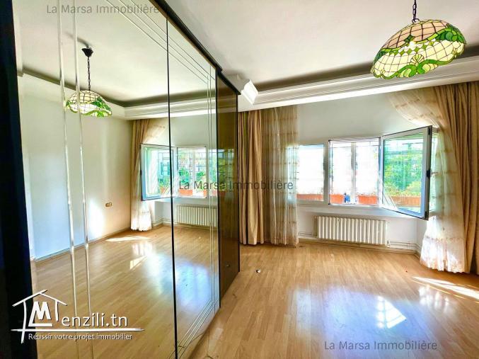 A Vendre belle villa s3 avec piscine et jardin à Ezzahra