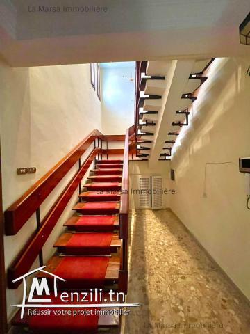 A Vendre belle villa s3 avec piscine et jardin à Ezzahra