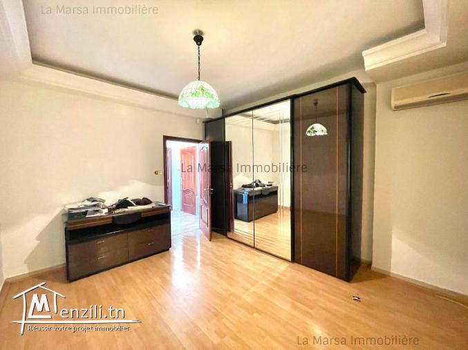 A Vendre belle villa s3 avec piscine et jardin à Ezzahra