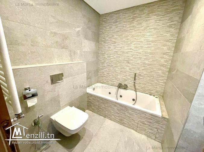 A Louer luxueux appartement s3 semi meublé à Marsa plage