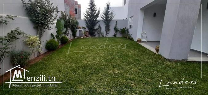 Vente d’une villa en S+3 avec jardin sise à Chotrana 3/ 27 246 324