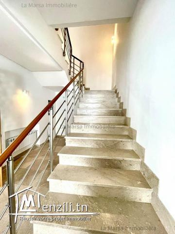 A Louer Triplex s3 avec piscine et jardin à Gammarth