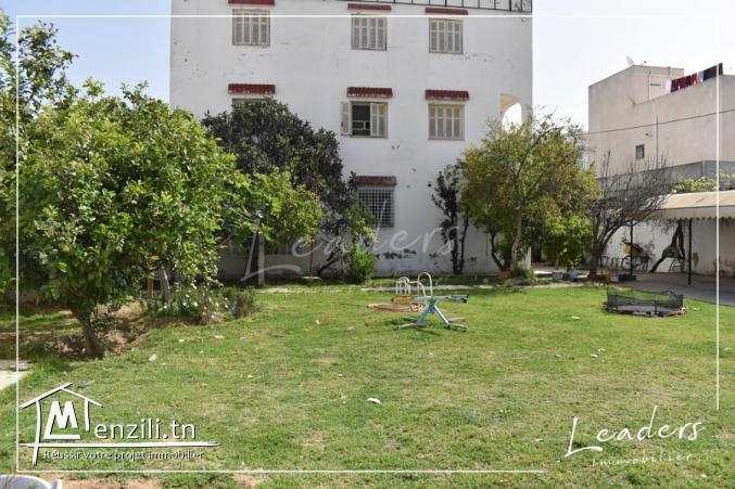 Vente d'une superbe villa avec jardin à la Soukra /27 246 330