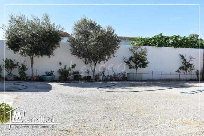 A vendre un terrain viabilisé dans une zone villas sis à la Soukra /27 246 330