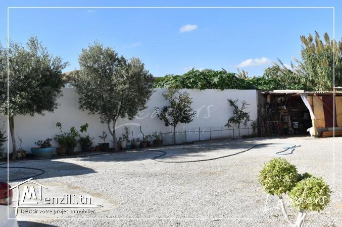A vendre un terrain viabilisé dans une zone villas sis à la Soukra /27 246 330