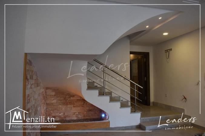 Vente d'un duplex S+5 sis dans un quartier privilégié à cité el Ghazela / 27 246 330