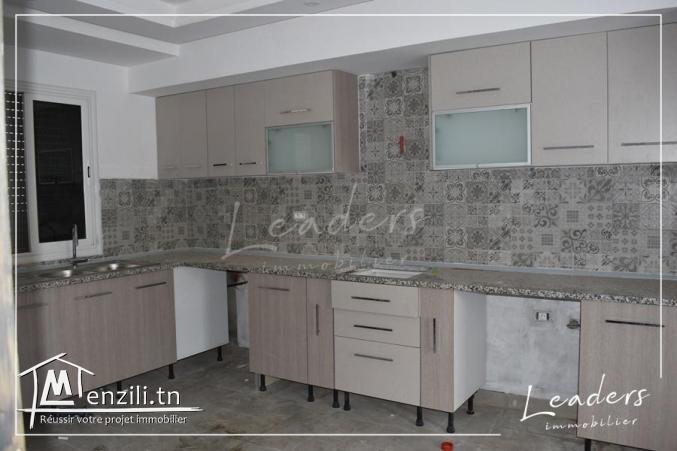 Vente d'un duplex S+5 sis dans un quartier privilégié à cité el Ghazela / 27 246 330