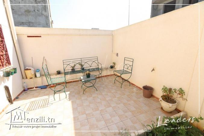 A vendre une élégante villa donnant sur un joli jardin à Raoued Plage/ 27 246 330