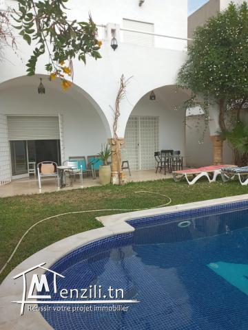 A louer villa meublée avec piscine S+3 zone Kraxy proche centre-ville