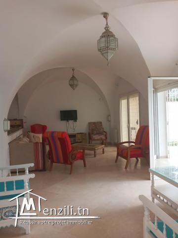 A louer villa meublée avec piscine S+3 zone Kraxy proche centre-ville