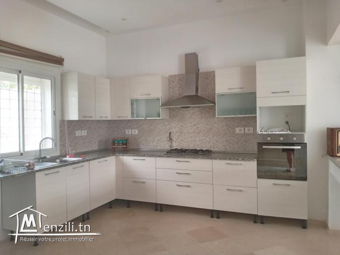 A louer villa meublée avec piscine S+3 zone Kraxy proche centre-ville