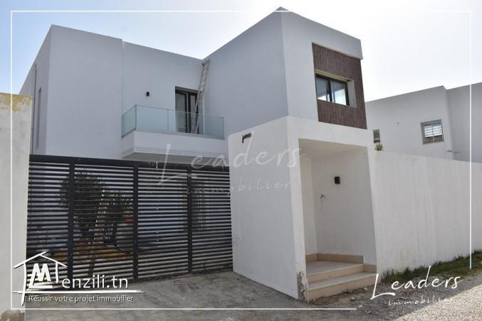 Vente d'une villa en S+4, avec jardin et piscine sise à Chotrana 3/ 27 246 330