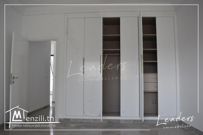 Vente d'une villa en S+4, avec jardin et piscine sise à Chotrana 3/ 27 246 330