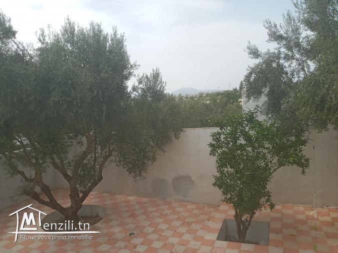 Entre mer et montagne, dans un site verdoyant, avec piscine