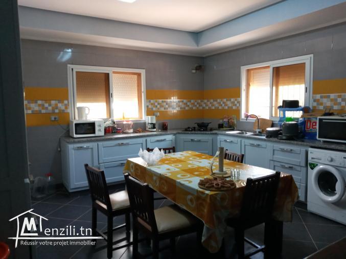 Entre mer et montagne, dans un site verdoyant, avec piscine