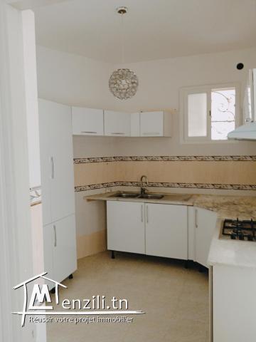 A louer à proximité de carrefour Riadh l'Andalous au (1) étage d'une villa