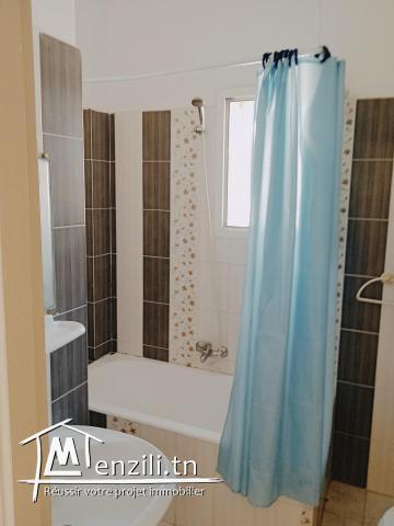 A louer à proximité de carrefour Riadh l'Andalous au (1) étage d'une villa