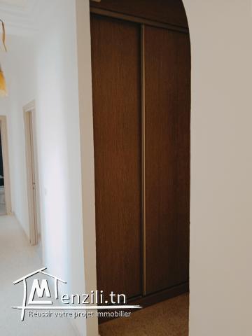 A louer à proximité de carrefour Riadh l'Andalous au (1) étage d'une villa