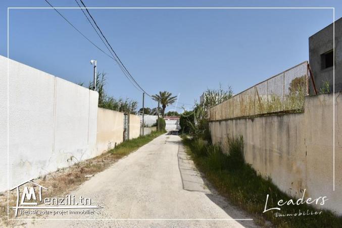 A vendre un beau terrain à Chotrana 3 / 27 246 329