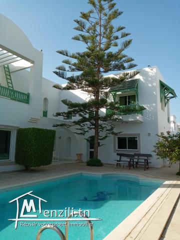 A vendre magnifique maison de 450 m2 dans station balnéaire proche de la mer