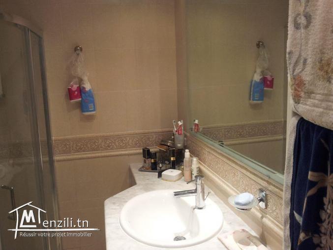 Sidi El Maharsi, dans une récente résidence, gardée 24h/24h, à 250 m de la plage