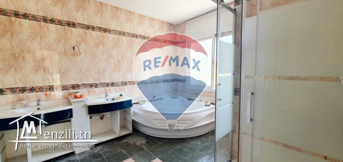 Villa dans une résidence privée à Gammarth Village