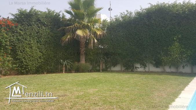 A Louer villa s4 avec piscine et jardin à Gammarth
