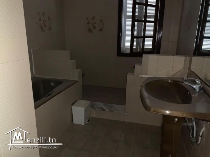 villa  Ariana Bourj Louzir  S+5 Zone Villa