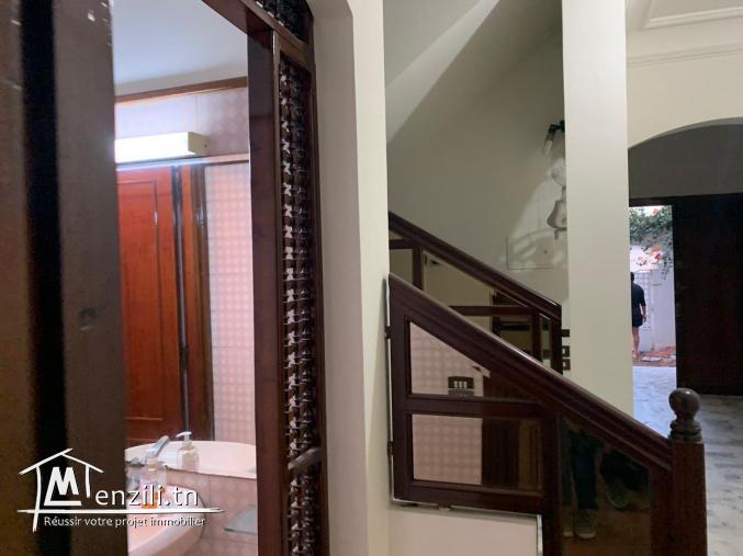 villa  Ariana Bourj Louzir  S+5 Zone Villa