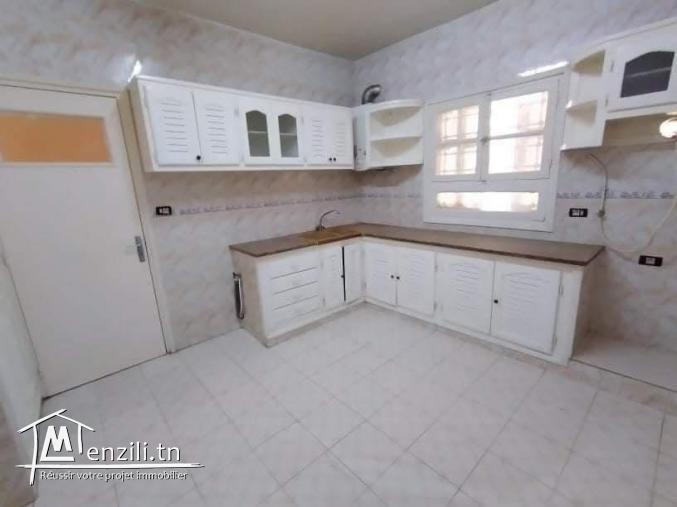 villa sur 3 niveaux située à cité RIADH 4