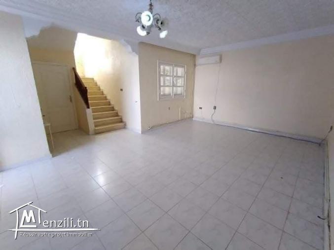 villa sur 3 niveaux située à cité RIADH 4