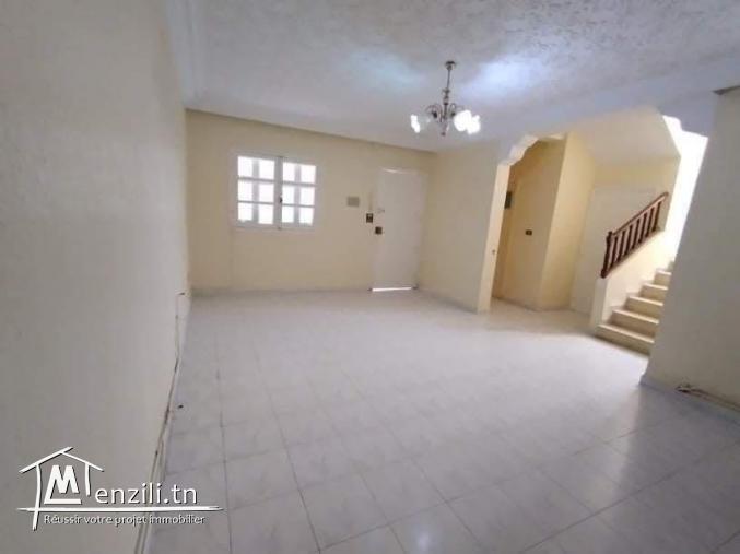 villa sur 3 niveaux située à cité RIADH 4